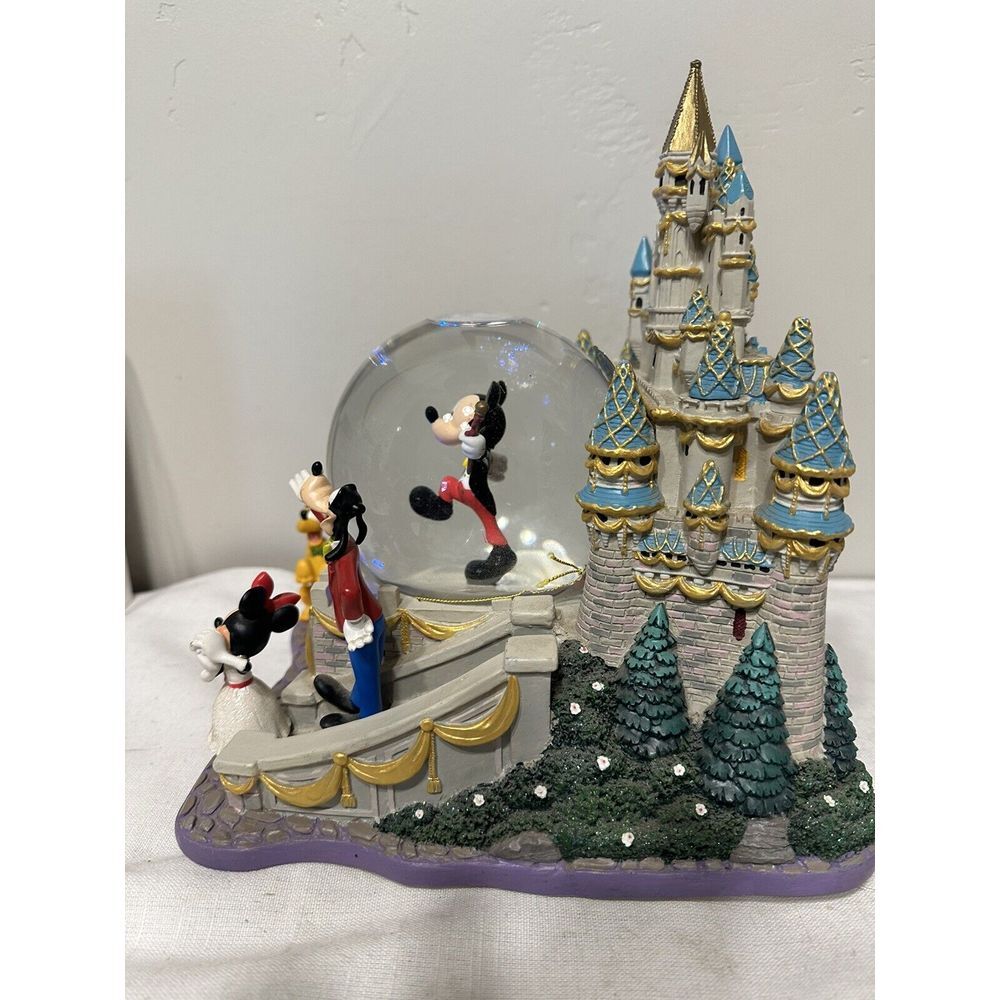 Disney Mickey And Friends Musical LED Castle "Share A Dream Come True Snow Globe - Picture 9 of 15